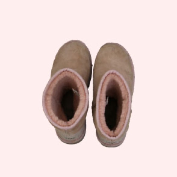 Women’s Uggs Classic Short II - Picture 6 of 8